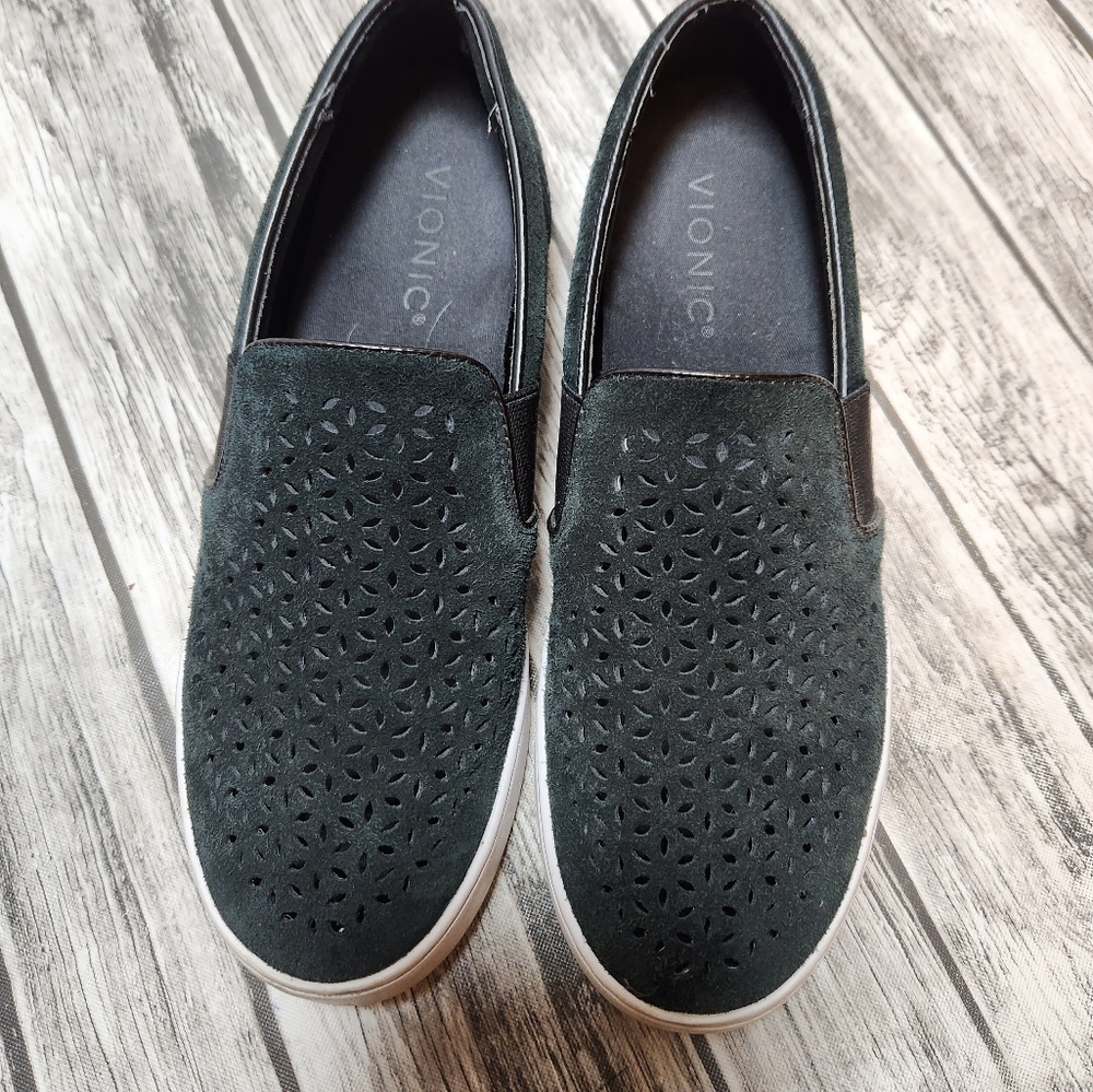 Vionic sneakers